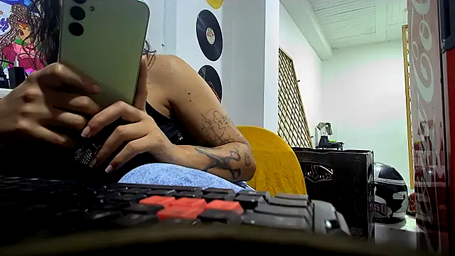 Chat +18 de Little_Doll25 ao vivo