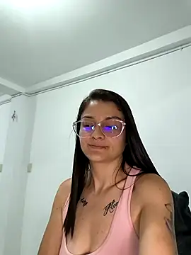 Coralinne__ Show in webcam