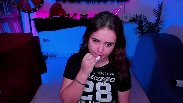 Shyfantasies live XXX chat