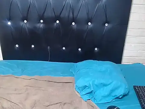 InnocentSlutXx élő XXX-chatje