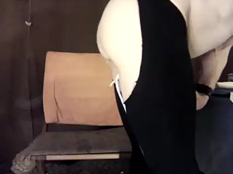 XXX chat uživo modela Dev-BiSklave