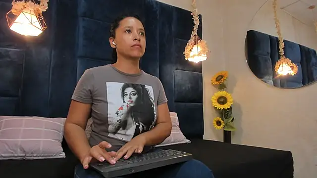 Laura_Miller1のライブXXXチャット