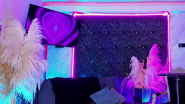 Queens_Wonders_Blonders Adlı Modelin Web Kamerası Şovu