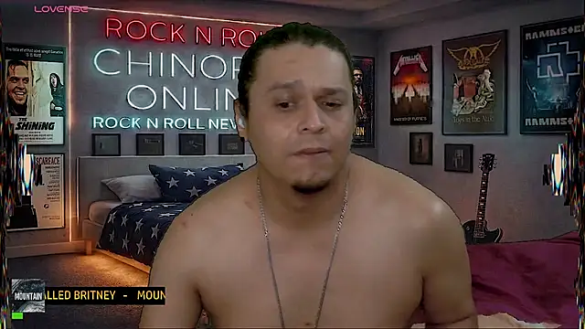 Pokazy przed kamerką – chino_roz