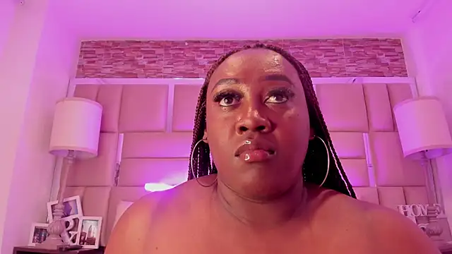 ShaniaBrownn's Live XXX Chat