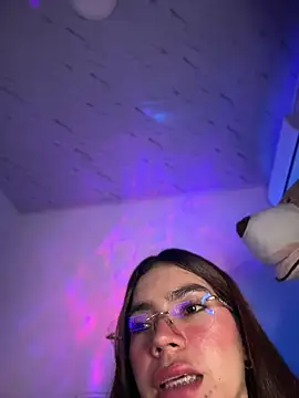 Chat +18 de Eveliin_ruiz ao vivo