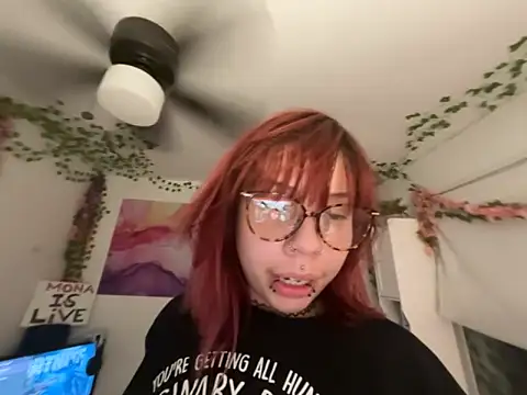 moan4mona: онлайн-секс-чат