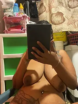 Malonna69: διαδικτυακό σόου στην κάμερα