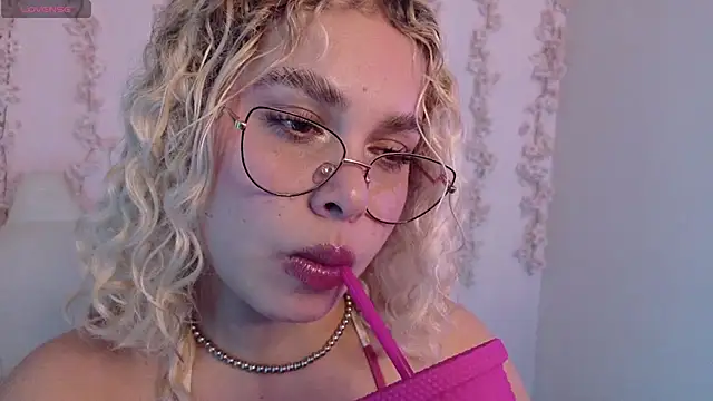 Haelycute's Live XXX Chat
