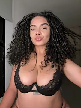 Curlyierr Adlı Modelin Canlı XXX Sohbeti