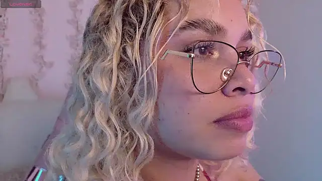 Haelycute's Live XXX Chat