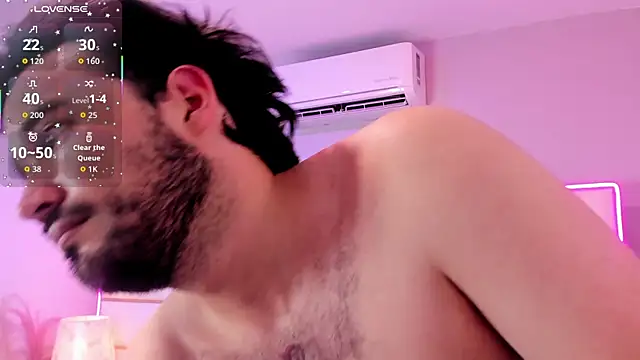 AdrianSith: διαδικτυακό σόου στην κάμερα