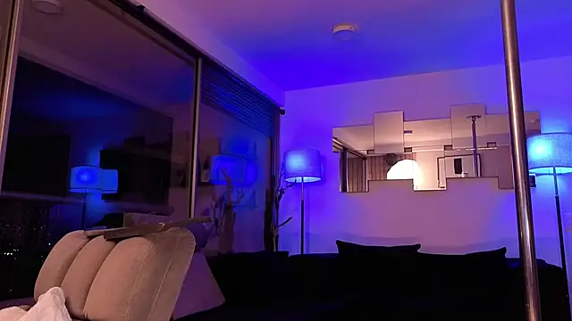 mandi4pole_ Live XXX-chat