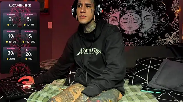 jhonny__ackerman: онлайн-секс-чат