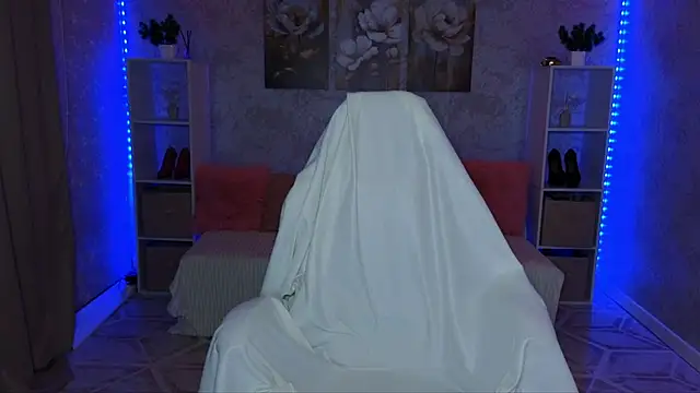 EmmyMills' Live XXX Chat