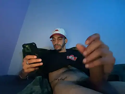 Rebeu313: διαδικτυακό σόου στην κάμερα