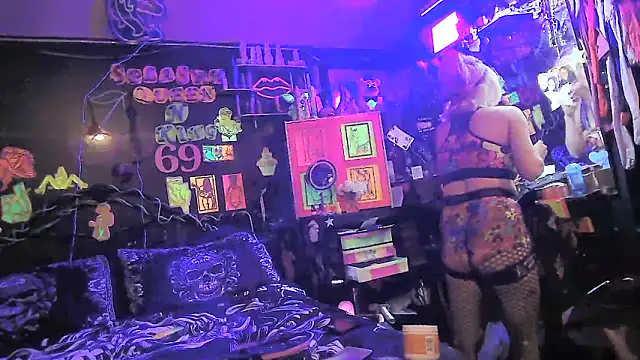 Splash_Queen420 Adlı Modelin Canlı XXX Sohbeti