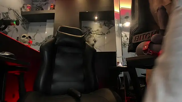 AlecBanne Show in webcam