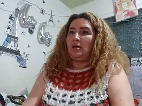 Perla1981-- live XXX chat