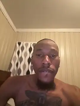 KingDerRico: διαδικτυακό σόου στην κάμερα