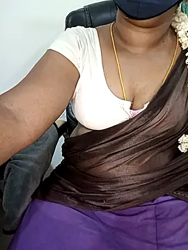 Tamil-hotwife 网络视讯表演