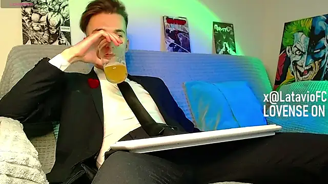 Midnighter_ Show Webcam