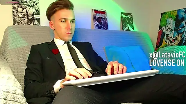 Midnighter_ Show in webcam