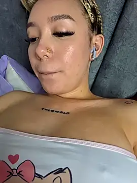 แชท XXX สดของ alaia_princess