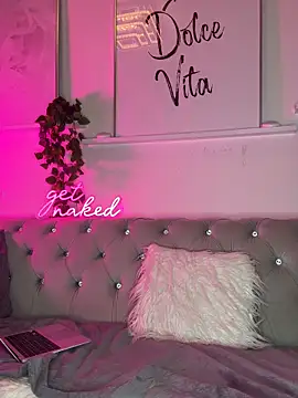 SelinaGalinsky6's Live XXX Chat