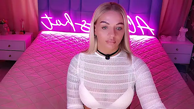 AllwaysHotJ élő XXX-chatje