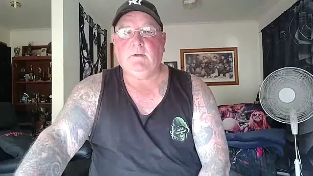 KINKYBLUEYES69 Show Webcam