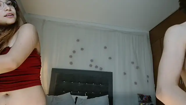 Chatroom XXX en direct de 3littles