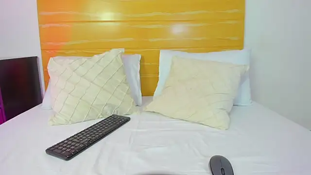 Chat +18 de mia_watsonn_ ao vivo