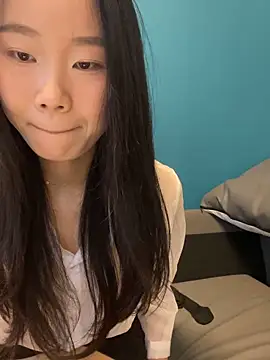 ZHJKS9988 Adlı Modelin Canlı XXX Sohbeti