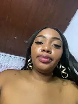 MonicaSex_ Adlı Modelin Canlı XXX Sohbeti