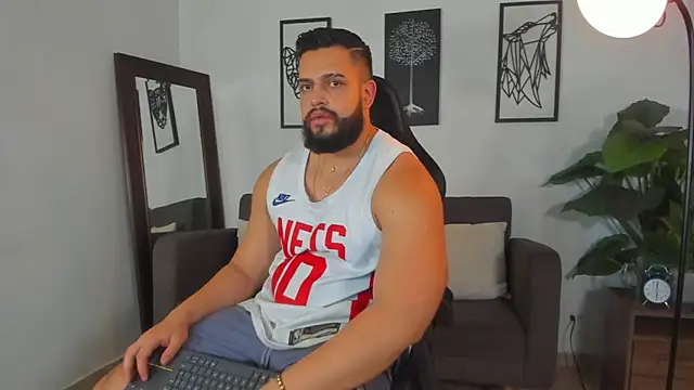 Justin_kingX7 Chat XXX in diretta