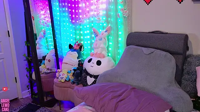 Angel-Lewd-Cake Adlı Modelin Canlı XXX Sohbeti