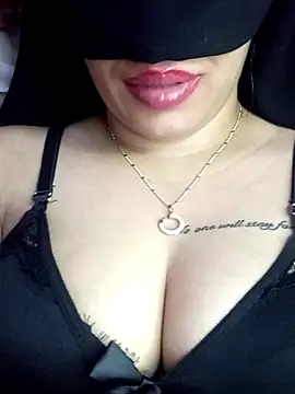 Zouzou_sexy Adlı Modelin Web Kamerası Şovu