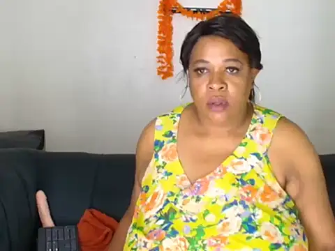 BUSTYQUEEN56_ – Naživo XXX chat