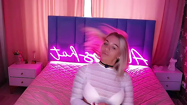 AllwaysHotJ élő XXX-chatje