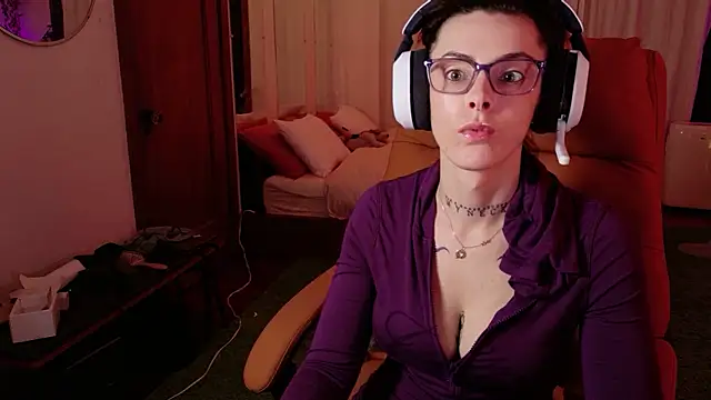 GennaJames Show in webcam