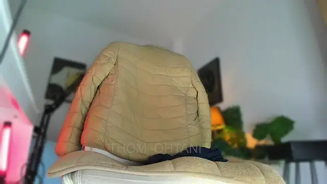 Thom_Ohtani Adlı Modelin Canlı XXX Sohbeti