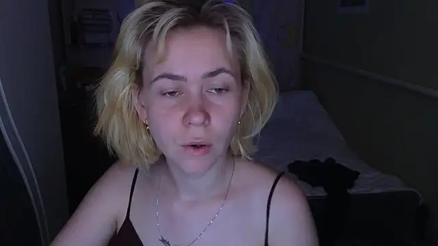 Riley_Roo Adlı Modelin Canlı XXX Sohbeti