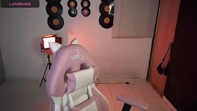 Saucy_Jenn Chat XXX live