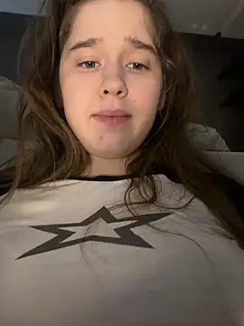 Show modela HornyGirlH na web-kameri