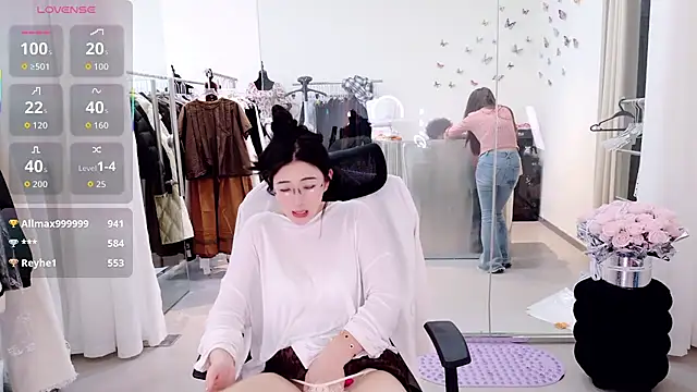 yangyang-777 Adlı Modelin Web Kamerası Şovu