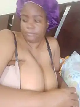 bigtitssxx Chat XXX in diretta