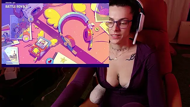 GennaJames Show in webcam