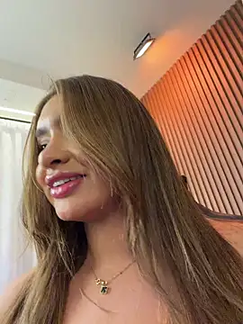 Pokazy przed kamerką – jenn_fit