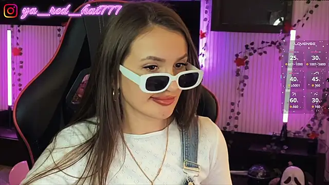 -RED_HAT-'s Live XXX Chat